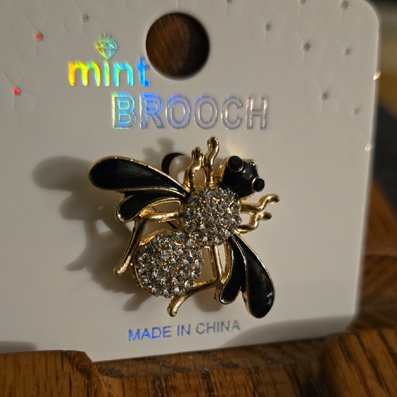Mint Sparkling Gold and Black Bee Brooch - Picture 2 of 3